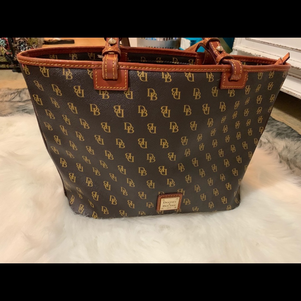 Dooney and Bourke Leisure Shopper Purse
